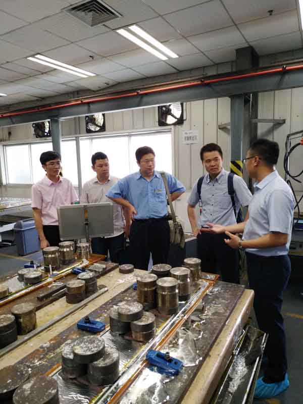 广西壮族自治区科技厅辅导一行莅临晶联光电调查调研