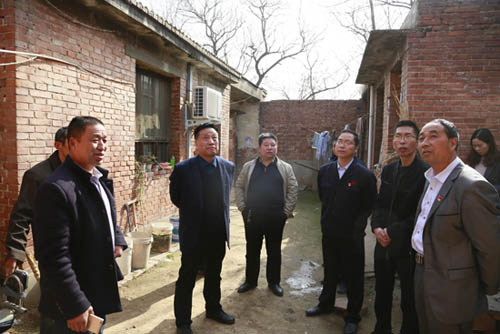 jiuyou.com党委书记李占明深刻穷困户调研，助力精准扶贫
