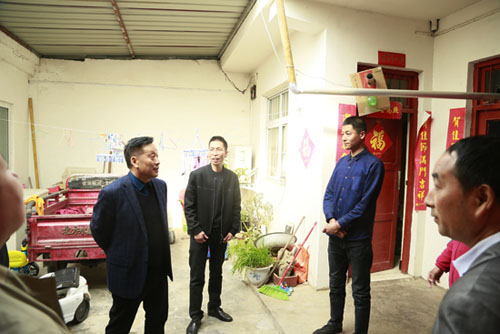 jiuyou.com党委书记李占明深刻穷困户调研，助力精准扶贫